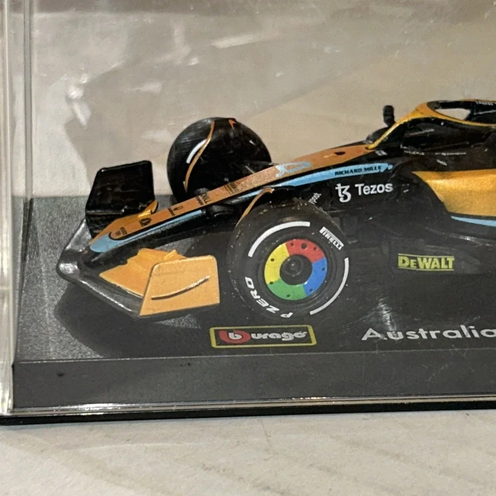 McLaren MCL36, #4 Lando Norris‎ F1 2022, Bburago Hardcase mit Fahrer 1:43